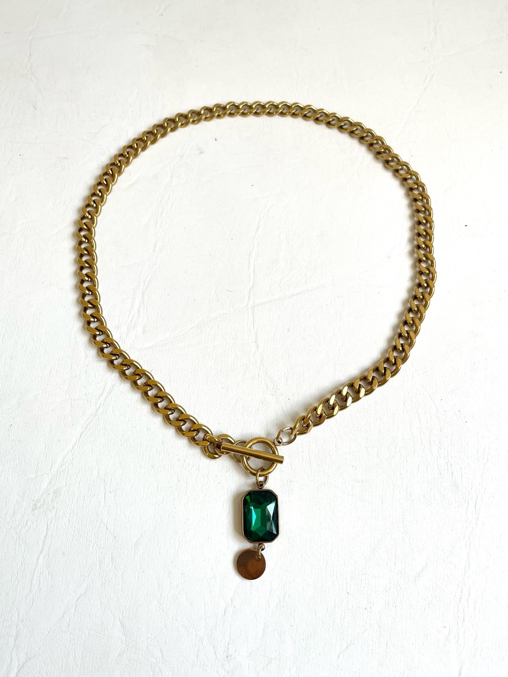 GOLD TONE METAL CHAIN LINK CHOKER NECKLACE GREEN DANGLING CHARM